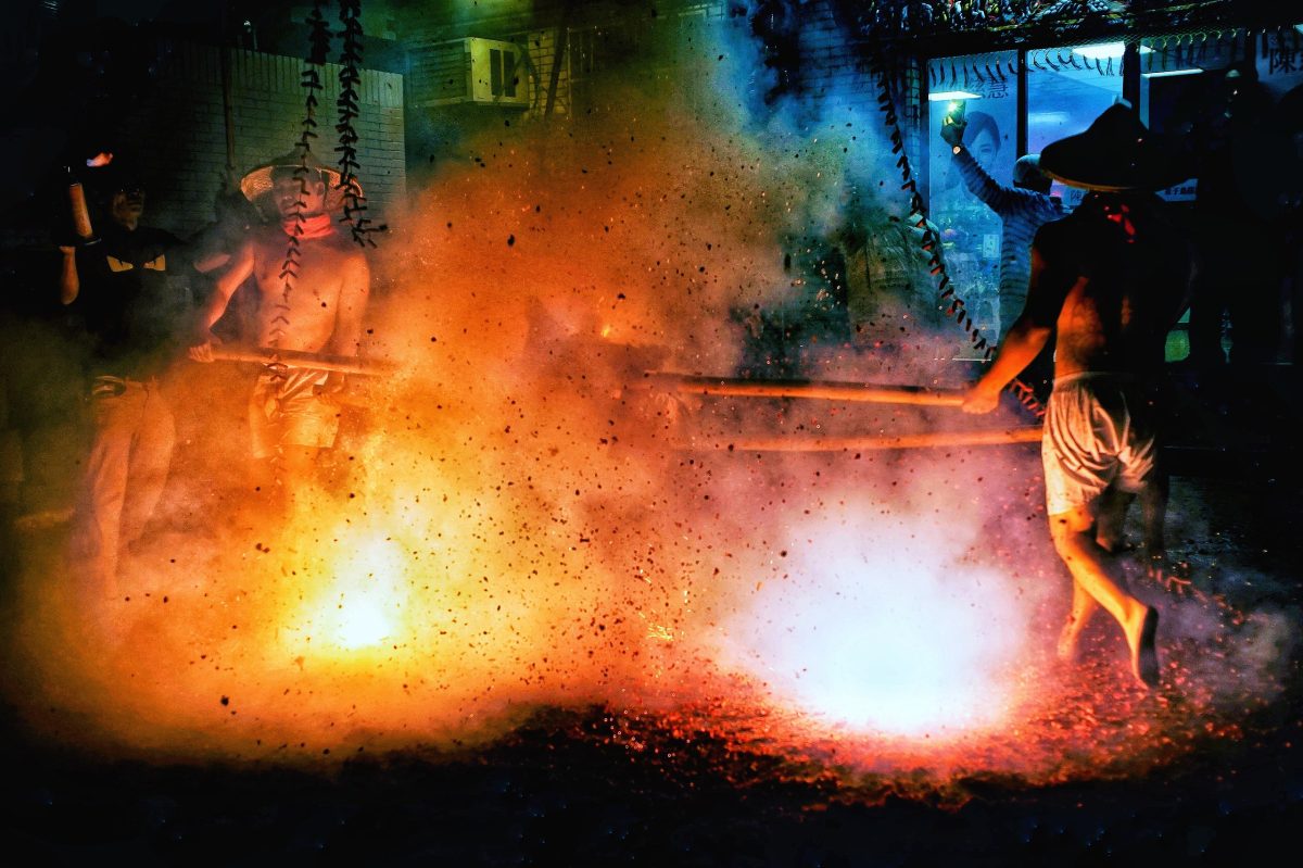 台灣社子島夜弄土地公.jpg